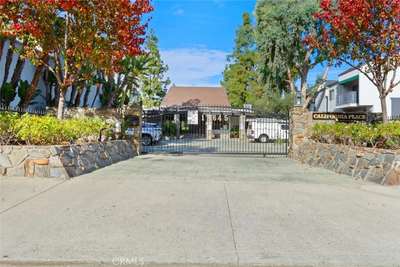 18645 Hatteras Street 223, Tarzana, CA 91356