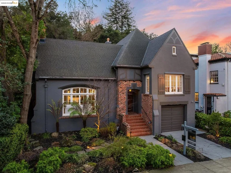 887 Trestle Glen Rd., Oakland, CA 94610