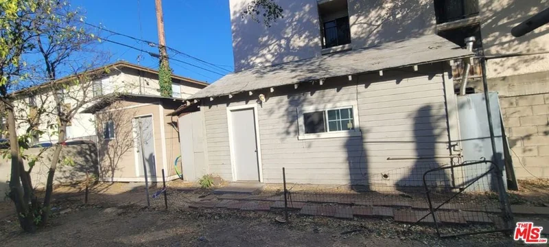 425 Burchett Street, Glendale, CA 91203