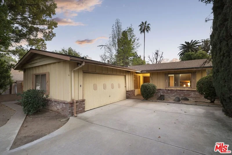 22612 Berdon Street, Woodland Hills, CA 91367