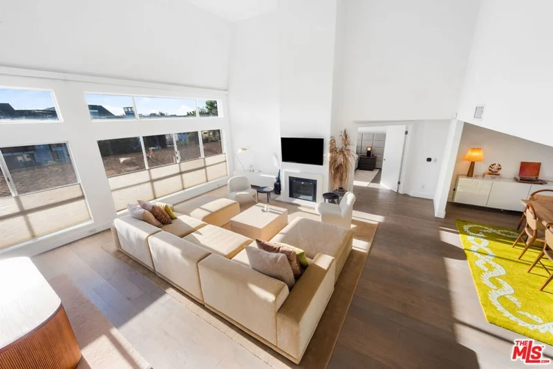 11690 Montana Avenue Ph303, Los Angeles, CA 90049