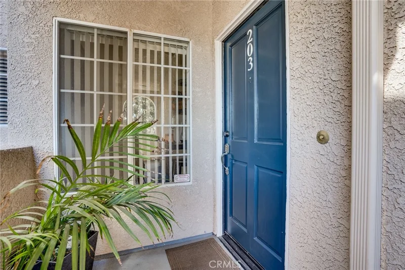 4571 Warner Avenue 203, Huntington Beach, CA 92649