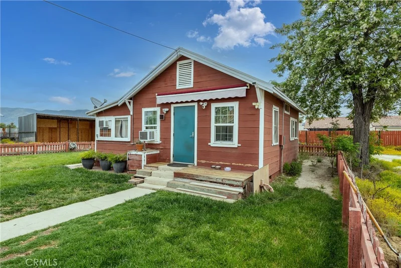 1014 N Palm Avenue, Hemet, CA 92543