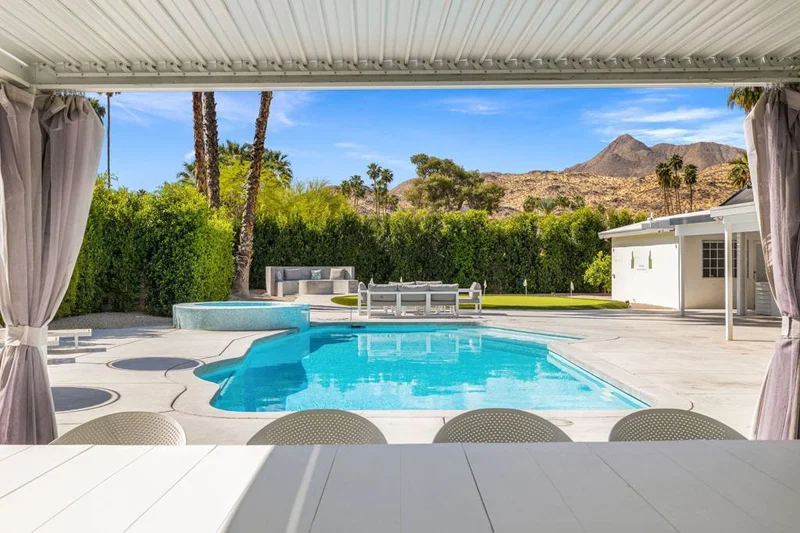 2290 S Bobolink Lane, Palm Springs, CA 92264