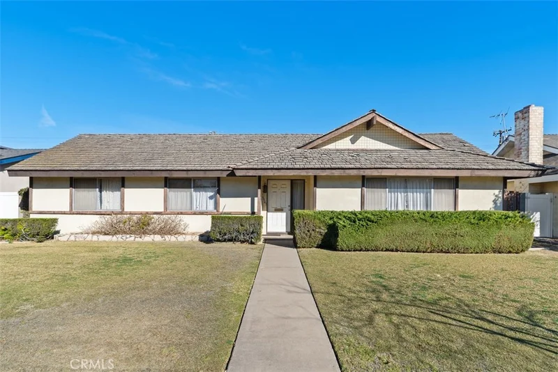 5541 Heil Avenue, Huntington Beach, CA 92649