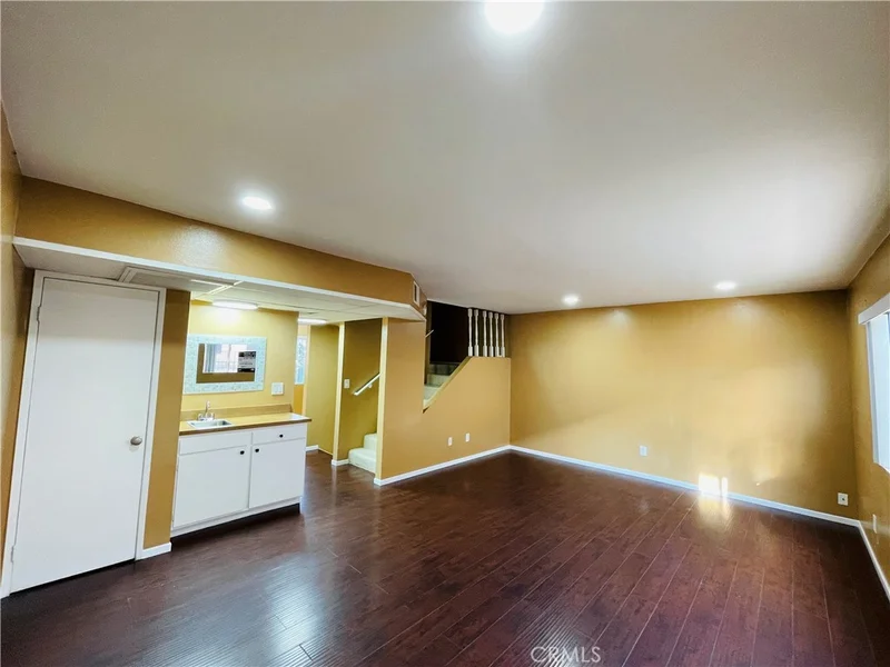 8532 Columbus Avenue 23, North Hills, CA 91343