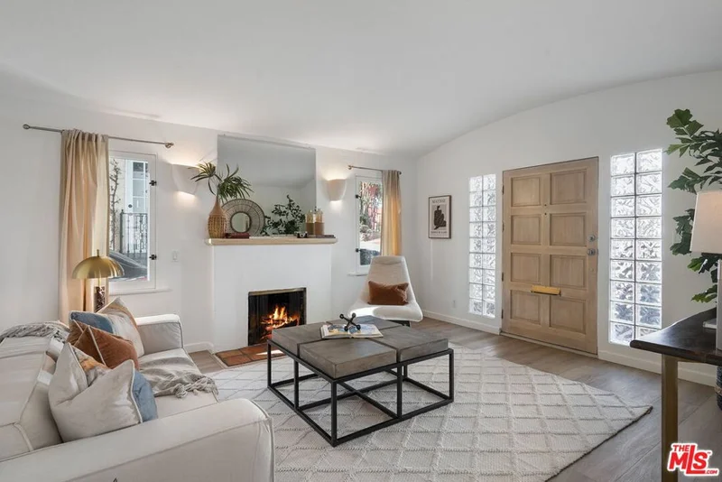 8824 Betty Way, West Hollywood, CA 90069