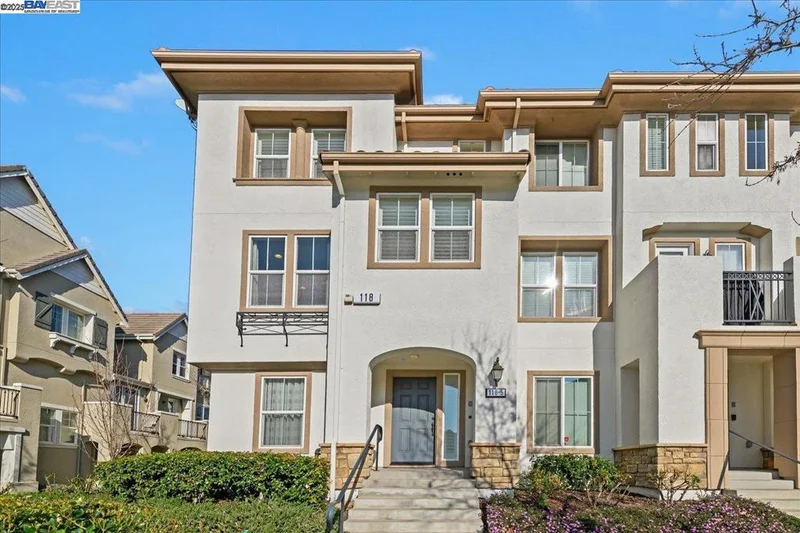 118 Selby Ln 5, Livermore, CA 94551