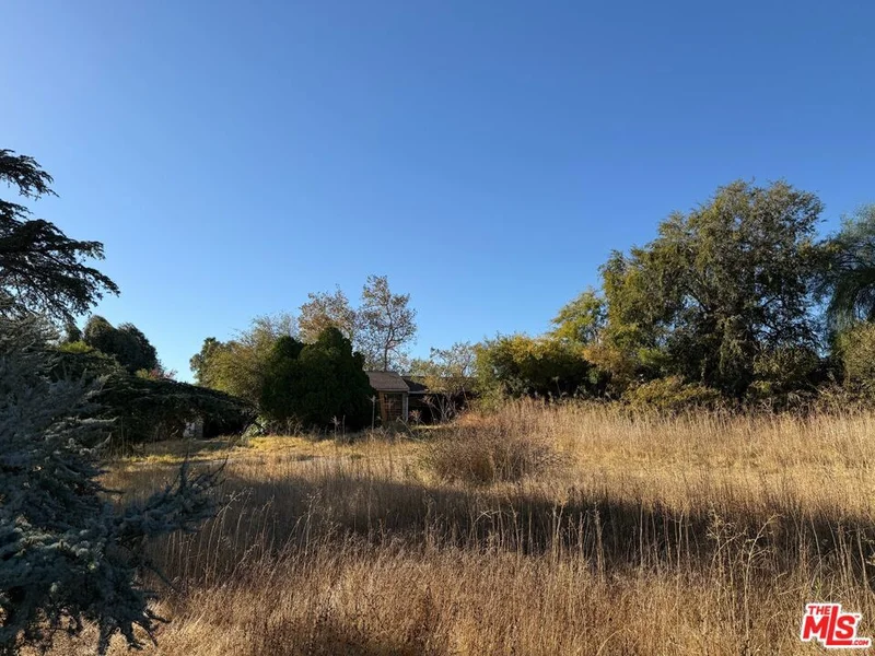 10425 Independence Avenue, Chatsworth, CA 91311