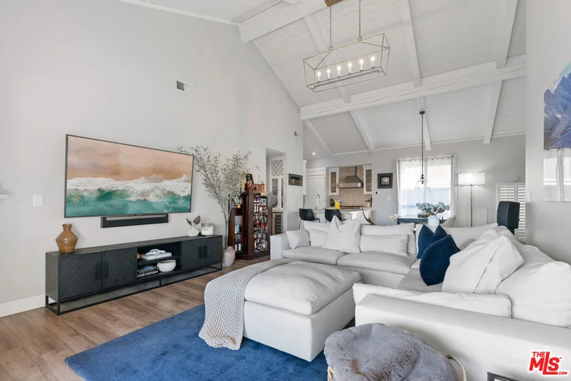 11706 Montana Avenue 303, Los Angeles, CA 90049