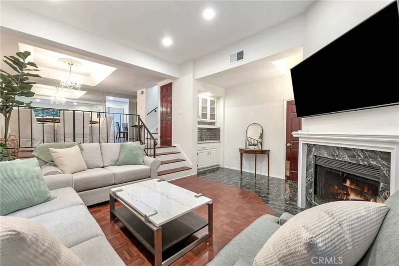18731 Hatteras Street 32, Tarzana, CA 91356