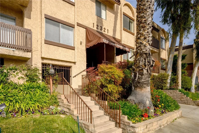 12321 Riverside Drive 201, Valley Village, CA 91607