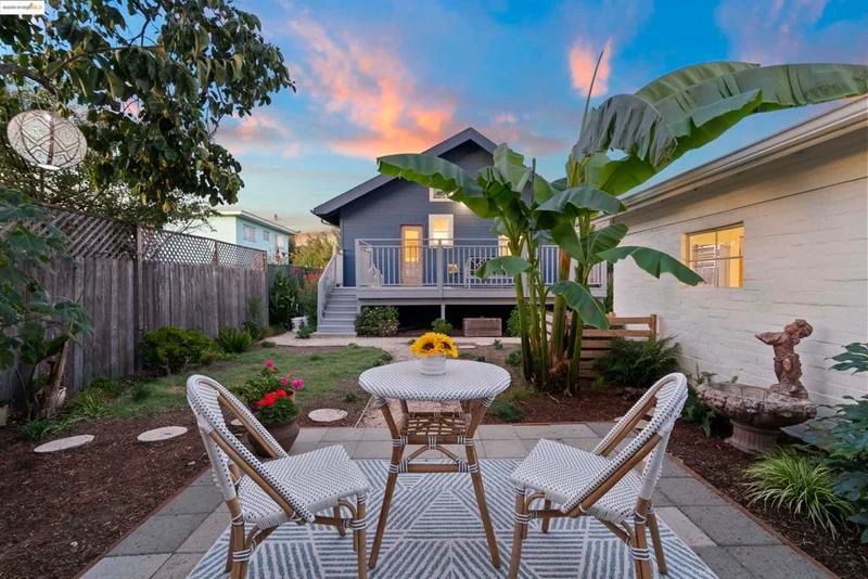 4129 Carrington St, Oakland, CA 94601