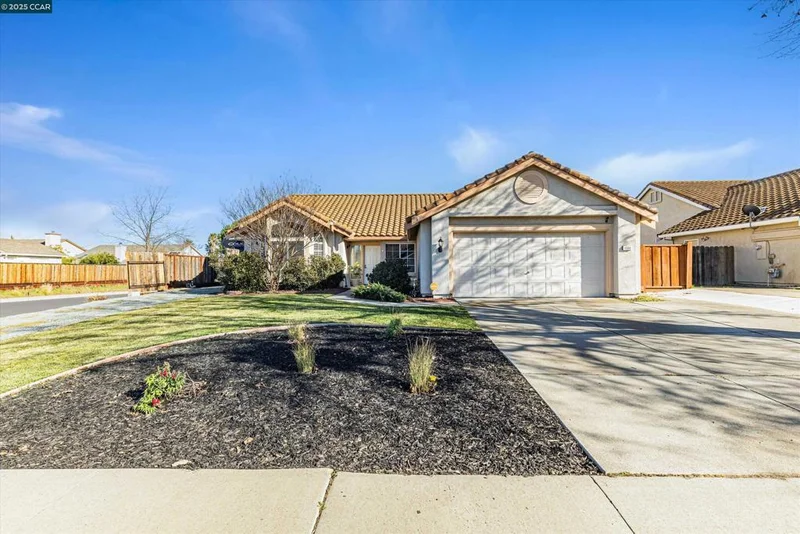 4560 El Lago Ct, Oakley, CA 94561