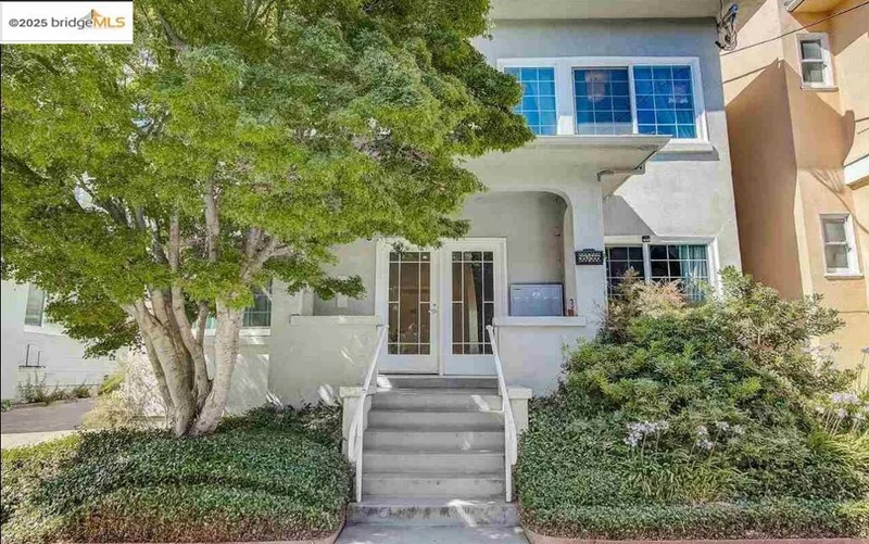 562 29th St, Oakland, CA 94605