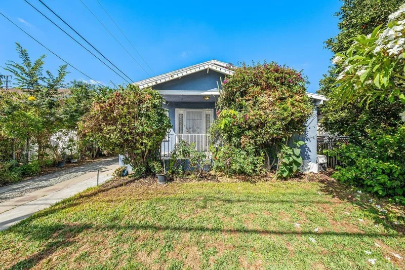 5609 Gifford Ave, Maywood, CA 90270