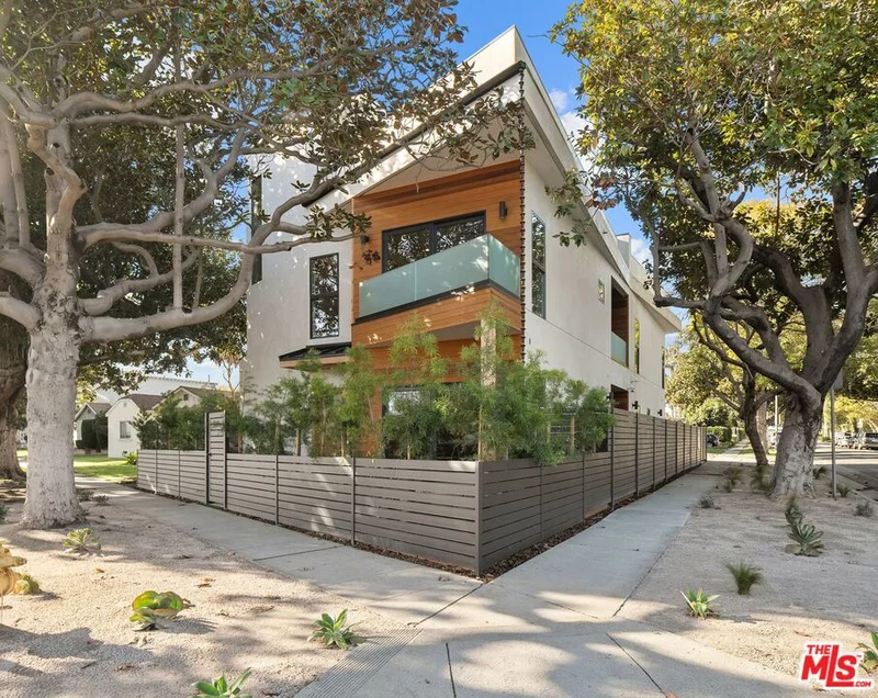 2565 Veteran Avenue, Los Angeles, CA 90064