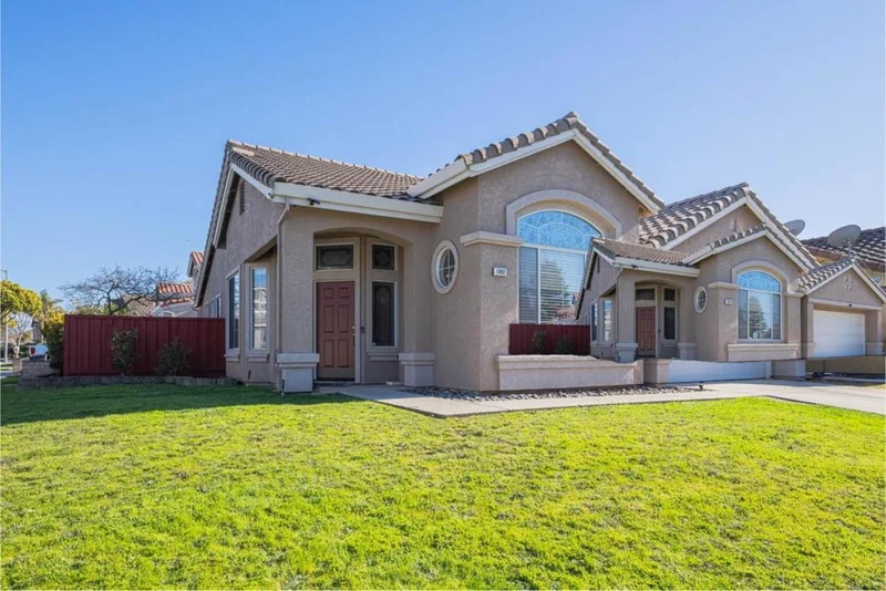 1892 Broadway Drive, Salinas, CA 93906