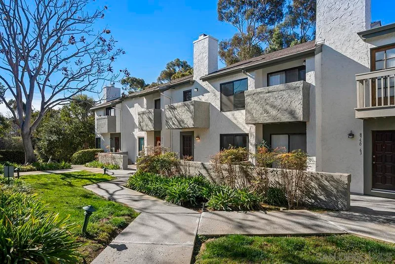 8750 Villa La Jolla 64, La Jolla, CA 92037