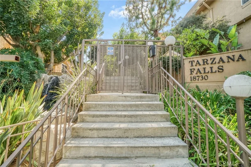 18730 Hatteras Street 40, Tarzana, CA 91356