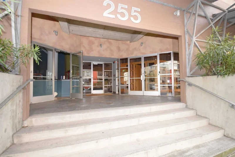 255 3rd St 202, Oakland, CA 94607