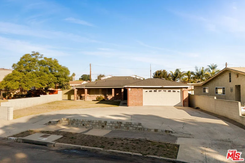 625 W W 121st Street, Los Angeles, CA 90044