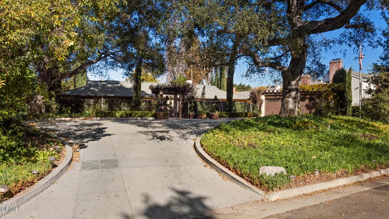 895 Hillcrest Place, Pasadena, CA 91106