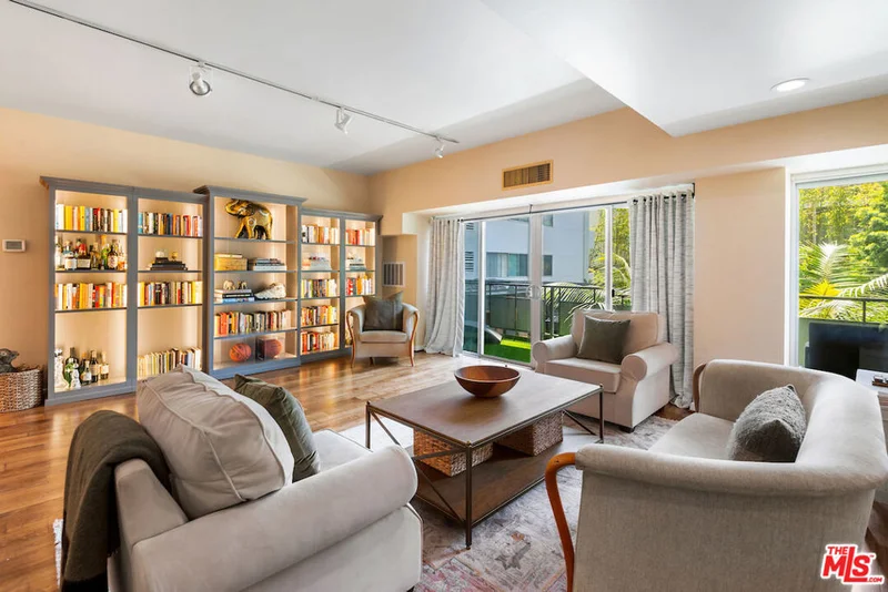 1155 N La Cienega Boulevard 209, West Hollywood, CA 90069