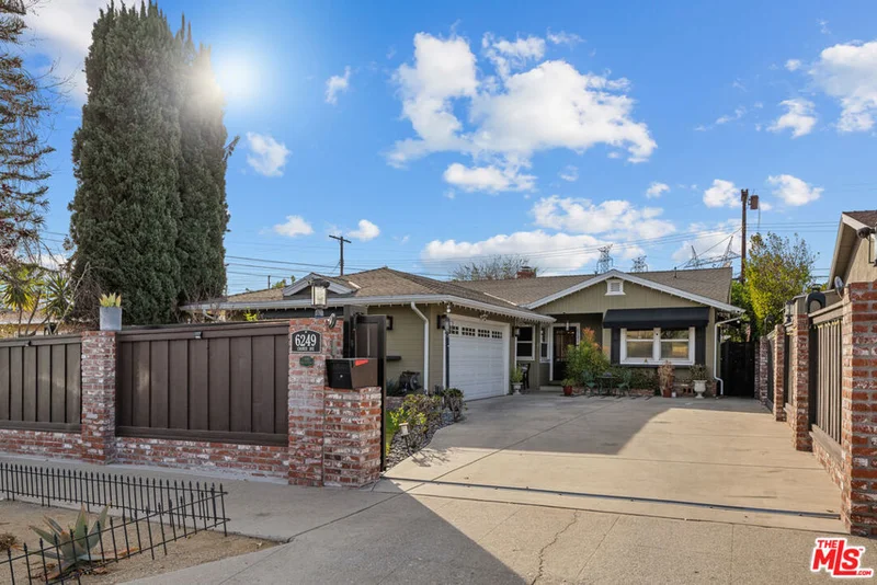 6249 Craner Avenue, North Hollywood, CA 91606