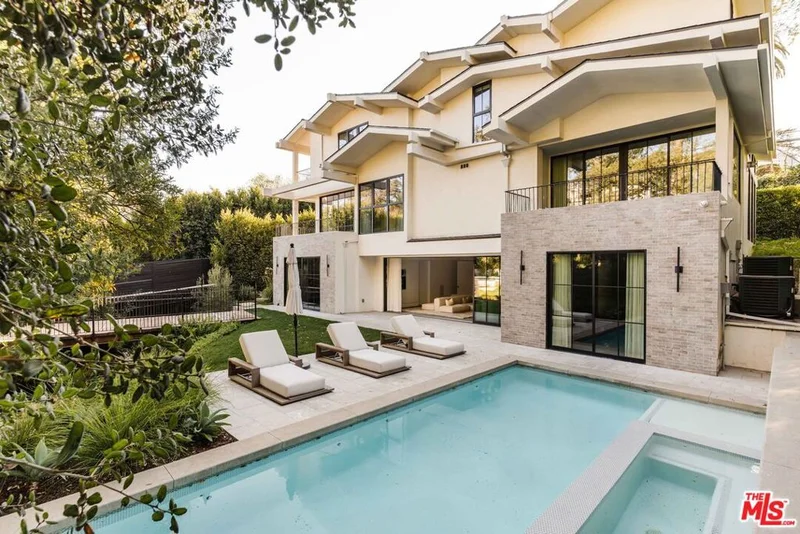 254 S Canyon View Drive, Los Angeles, CA 90049