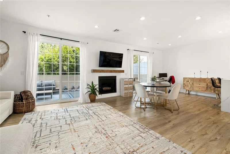 11445 Moorpark Street 11, North Hollywood, CA 91602