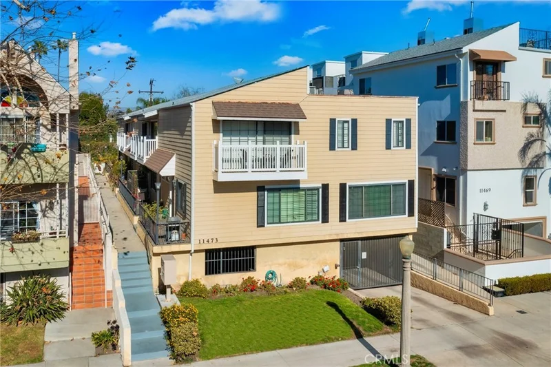 11473 Moorpark Street 2, Studio City, CA 91602