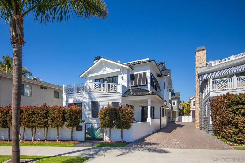 1048 Isabella Ave photo 2
