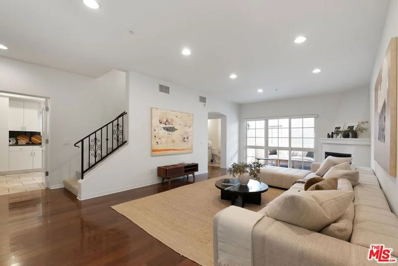 851 N San Vicente Boulevard 124, West Hollywood, CA 90069