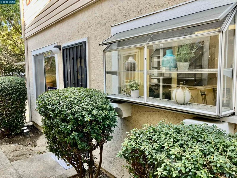 2567 El Portal Dr B, San Pablo, CA 94806