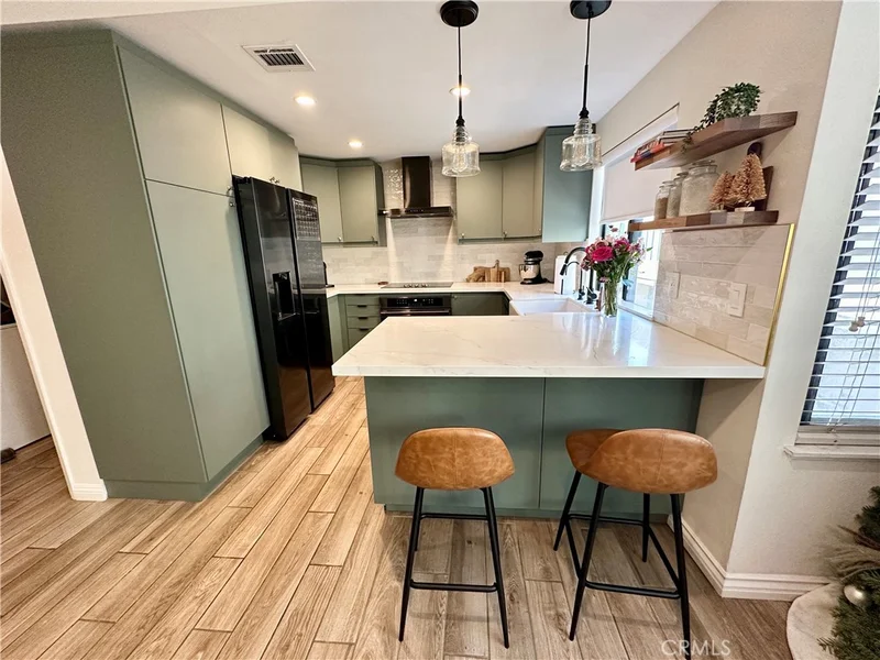 11300 Foothill Boulevard 17, Sylmar, CA 91342