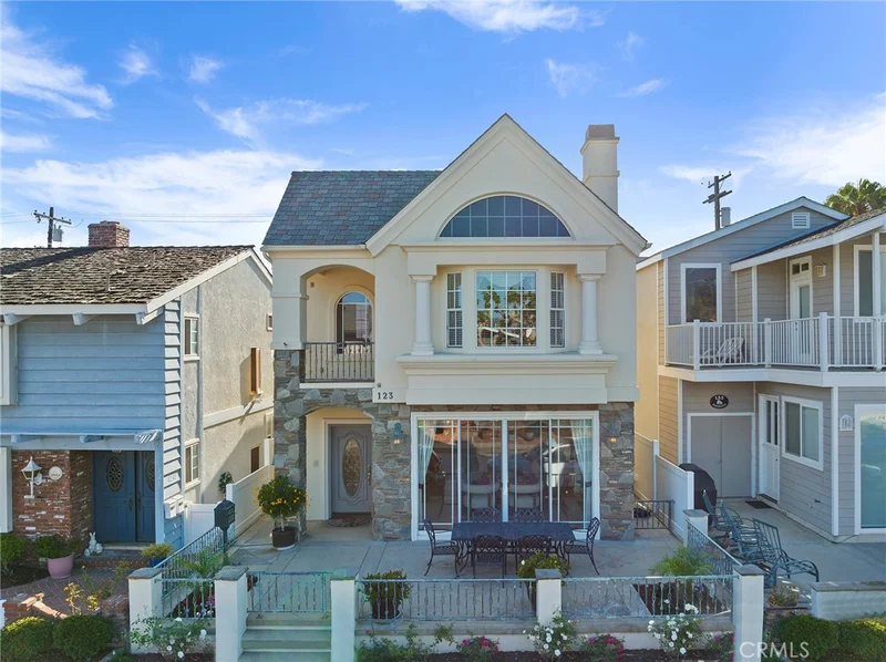123 Diamond Avenue, Newport Beach, CA 92662