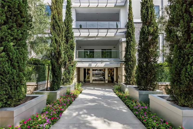 460 N Palm Drive 105, Beverly Hills, CA 90210