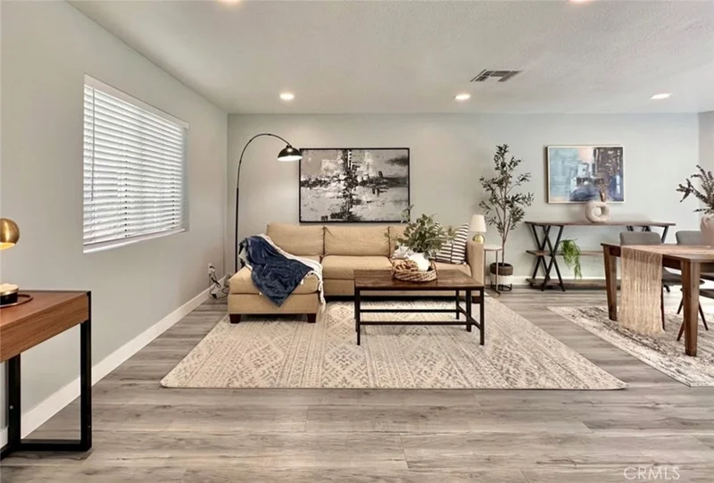 102 S Manhattan Place 110, Los Angeles, CA 90004
