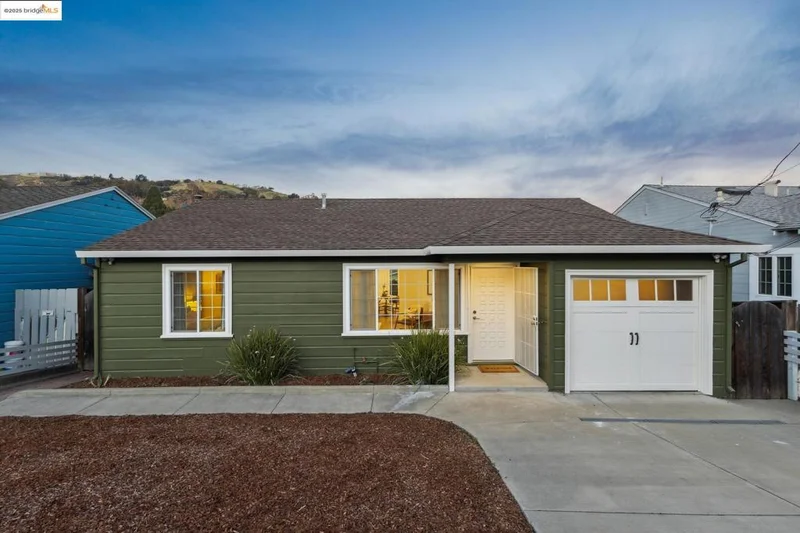 7916 Winthrope St, Oakland, CA 94605
