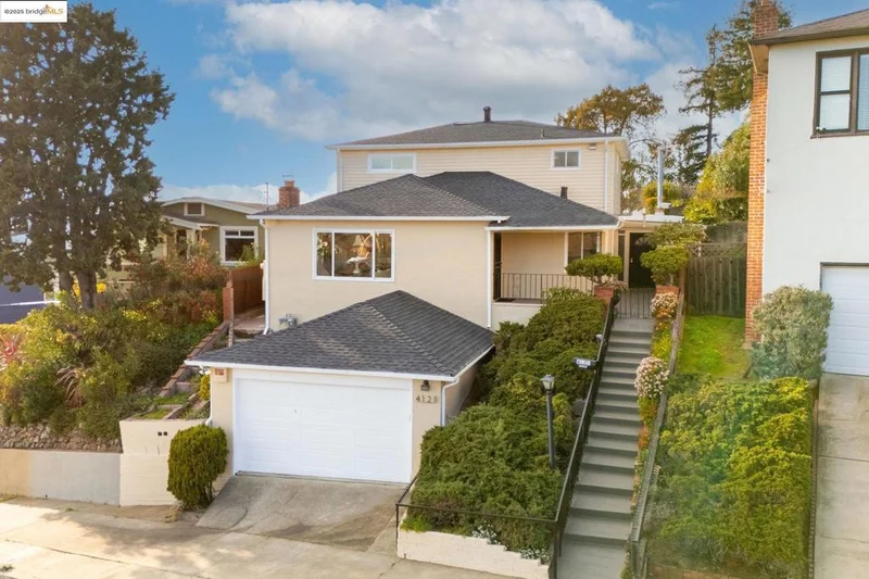 4121 Maple Ave, Oakland, CA 94602