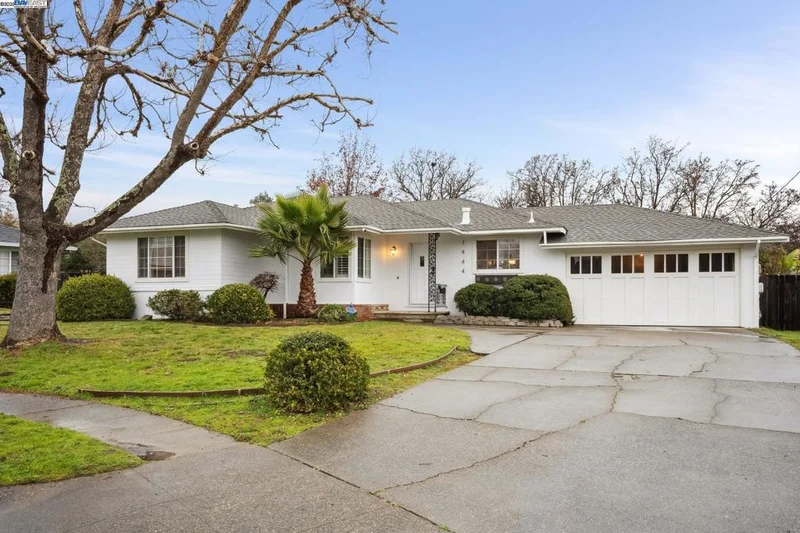 1444 Buchanan St, Novato, CA 94947