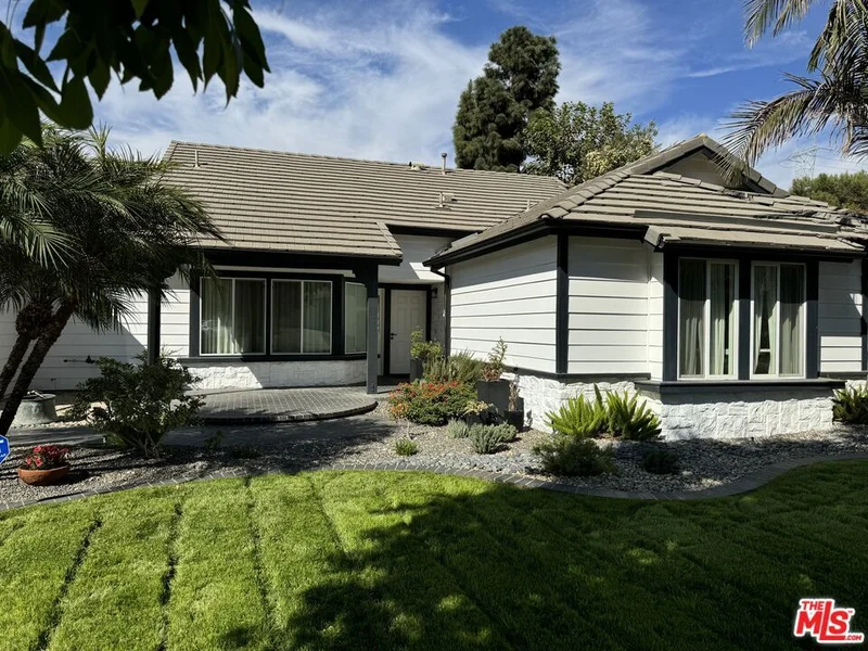 10121 Janetta Way, Sunland, CA 91040
