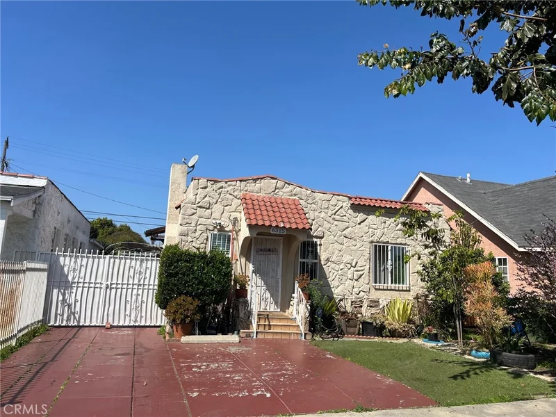 6315 Madden Avenue, Los Angeles, CA 90043