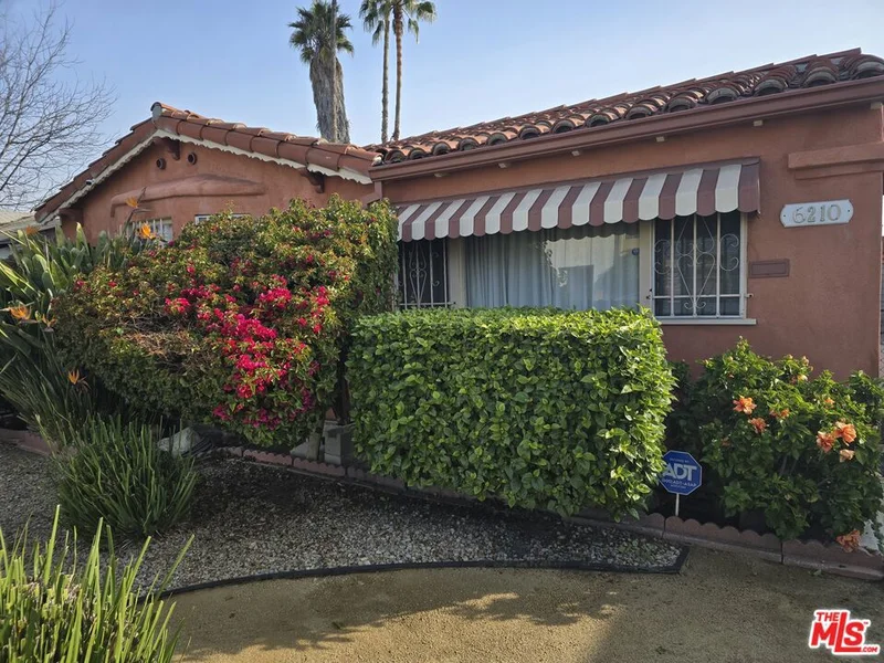 6210 8th Avenue, Los Angeles, CA 90043