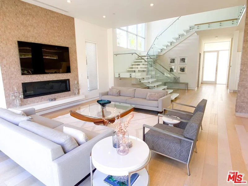6221 Maryland Drive, Los Angeles, CA 90048