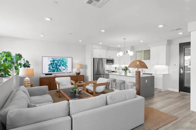 1021 S Cleveland 104, Oceanside, CA 92054