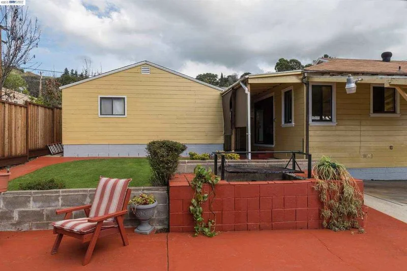 888 Douglas St, Hayward, CA 94544
