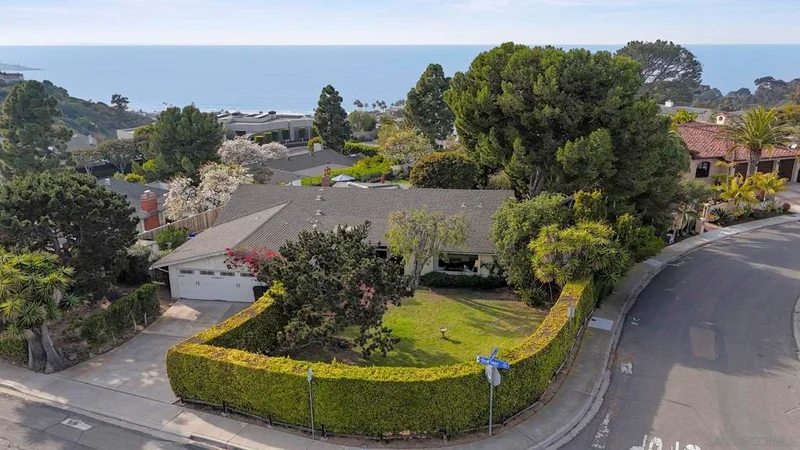 8640 Dunaway Dr, La Jolla, CA 92037