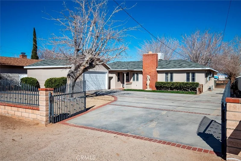 4329 W Avenue L2, Lancaster, CA 93536